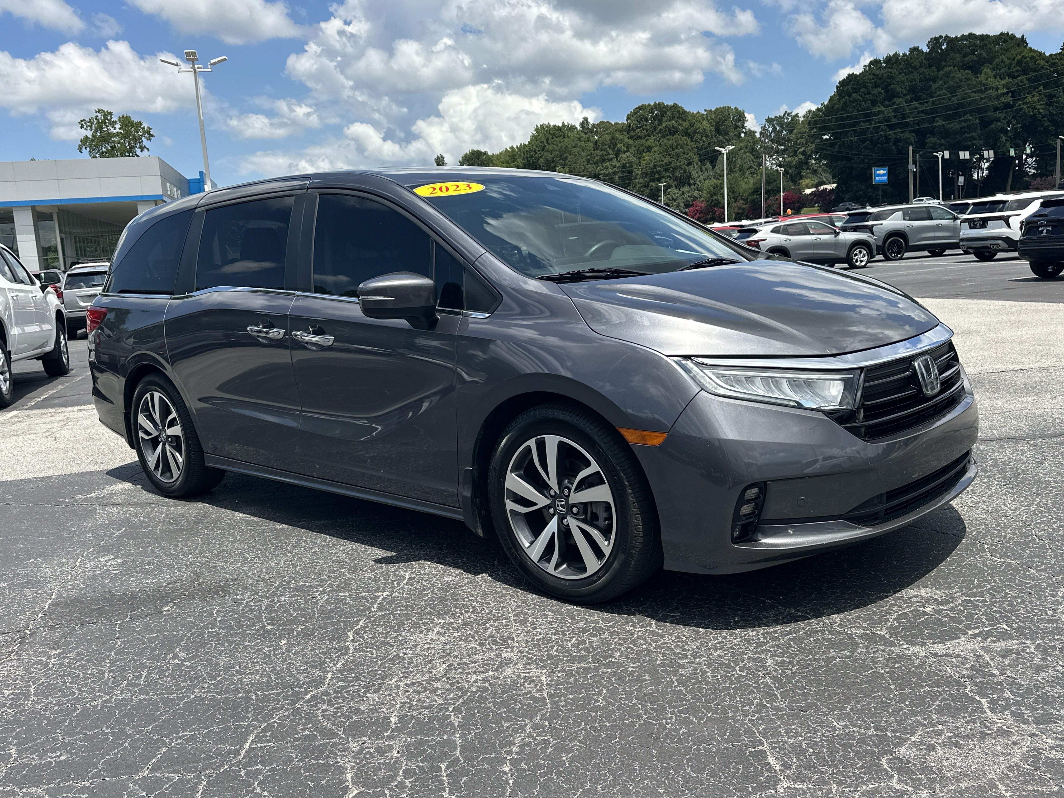 Used 2023 Honda Odyssey Touring image 2