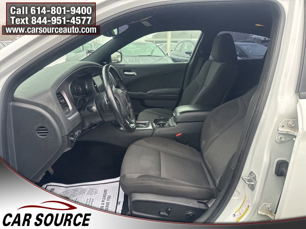 Used 2019 Dodge Charger SXT w/ Blacktop Package image 9