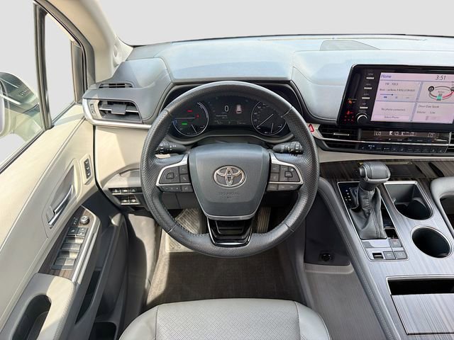 Used 2022 Toyota Sienna Limited FWD image 17