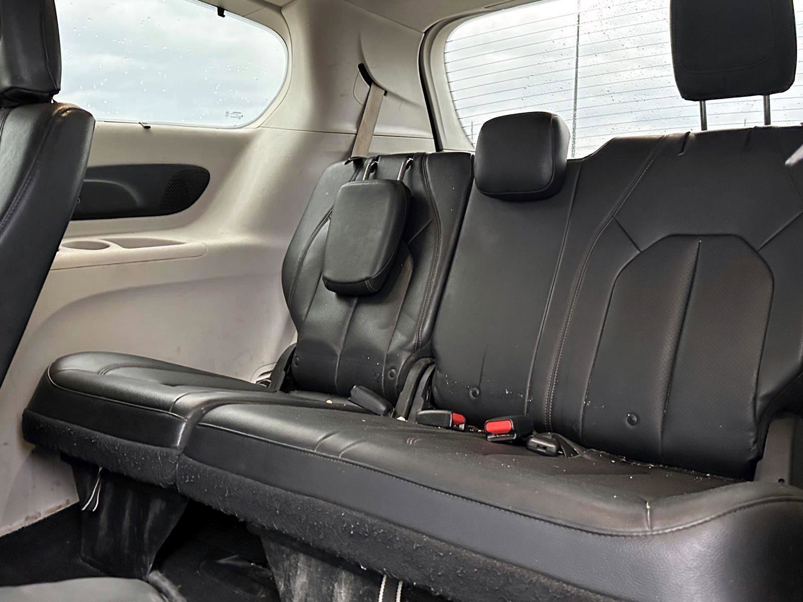 Used 2018 Chrysler Pacifica Touring-L Plus w/ Tire & Wheel Group image 10