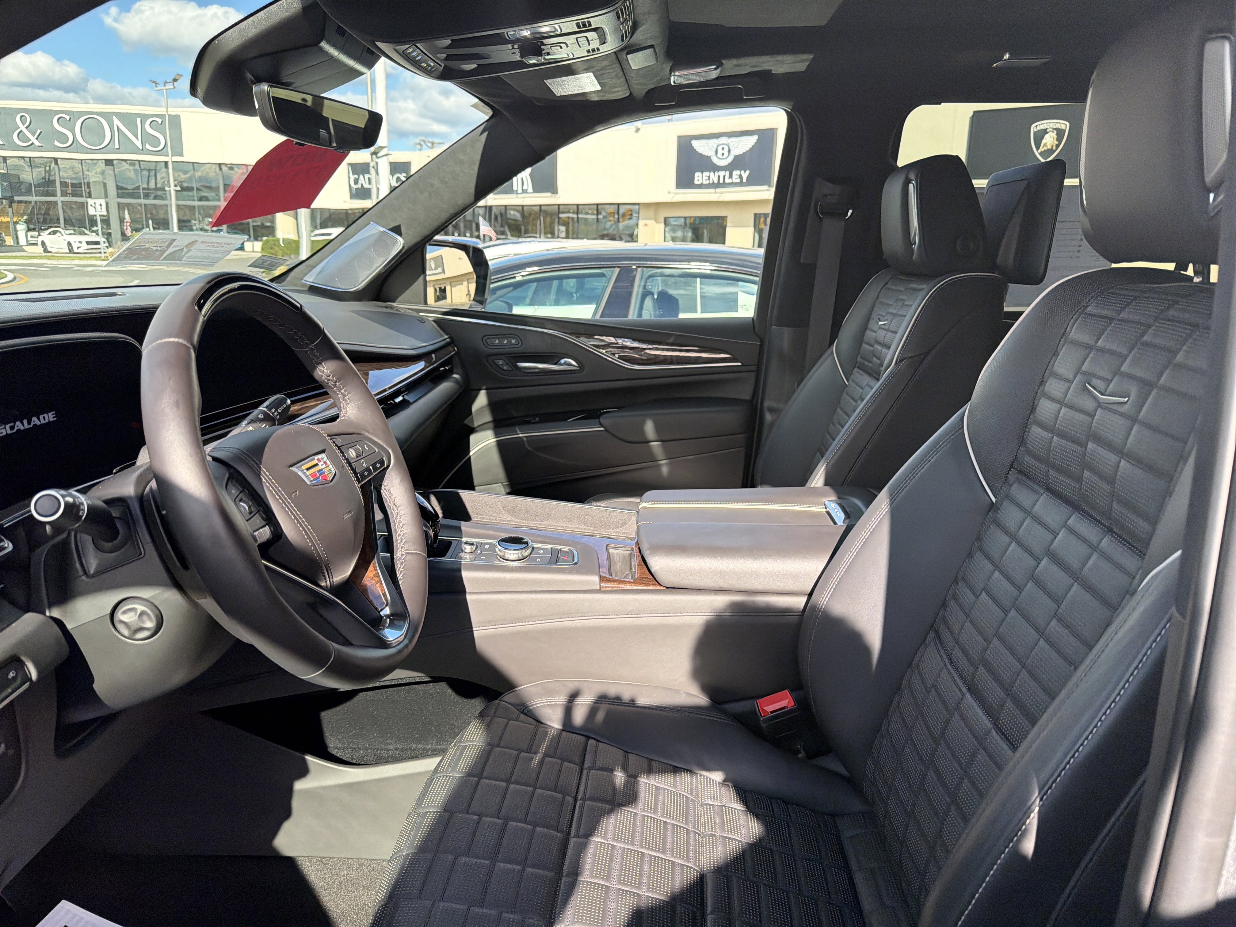 Used 2022 Cadillac Escalade ESV Premium Luxury Platinum image 10