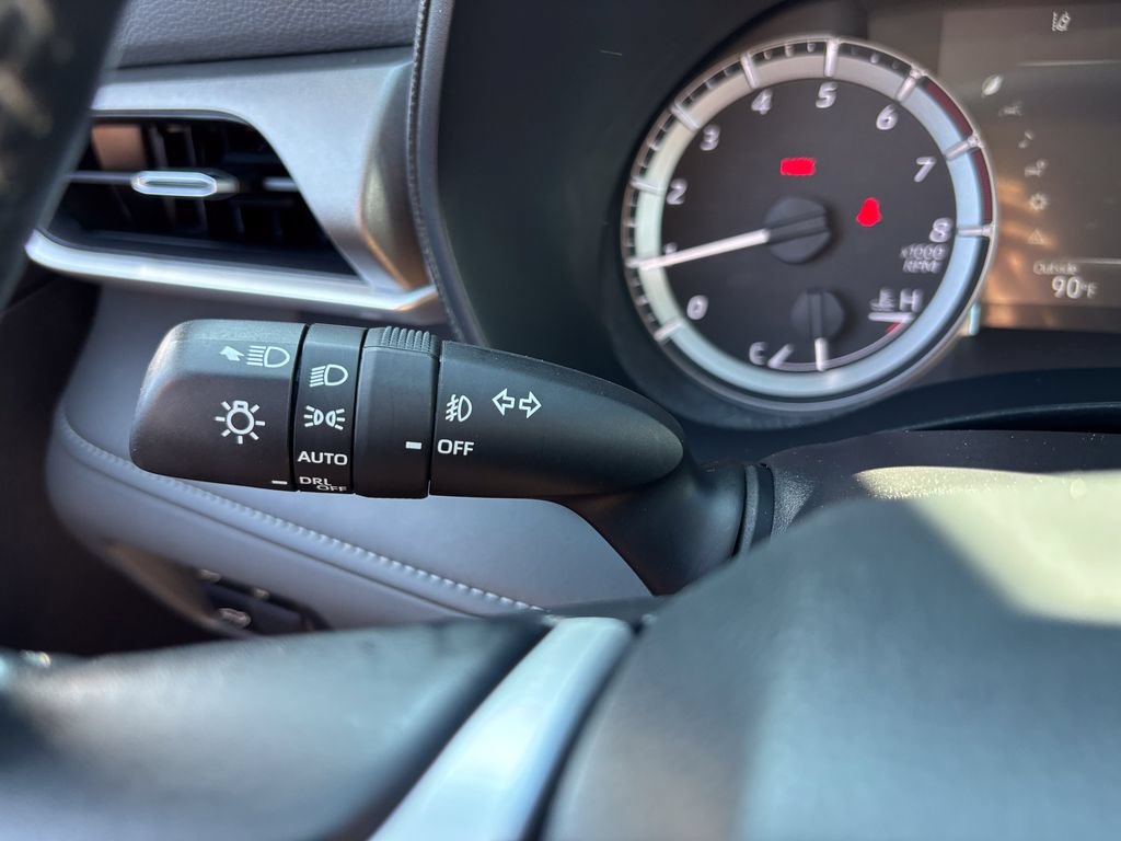 Used 2025 Toyota Highlander LE FWD image 24