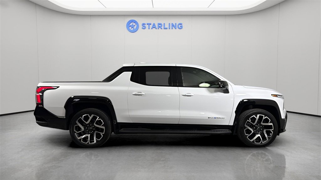 Used 2025 Chevrolet Silverado EV RST image 11