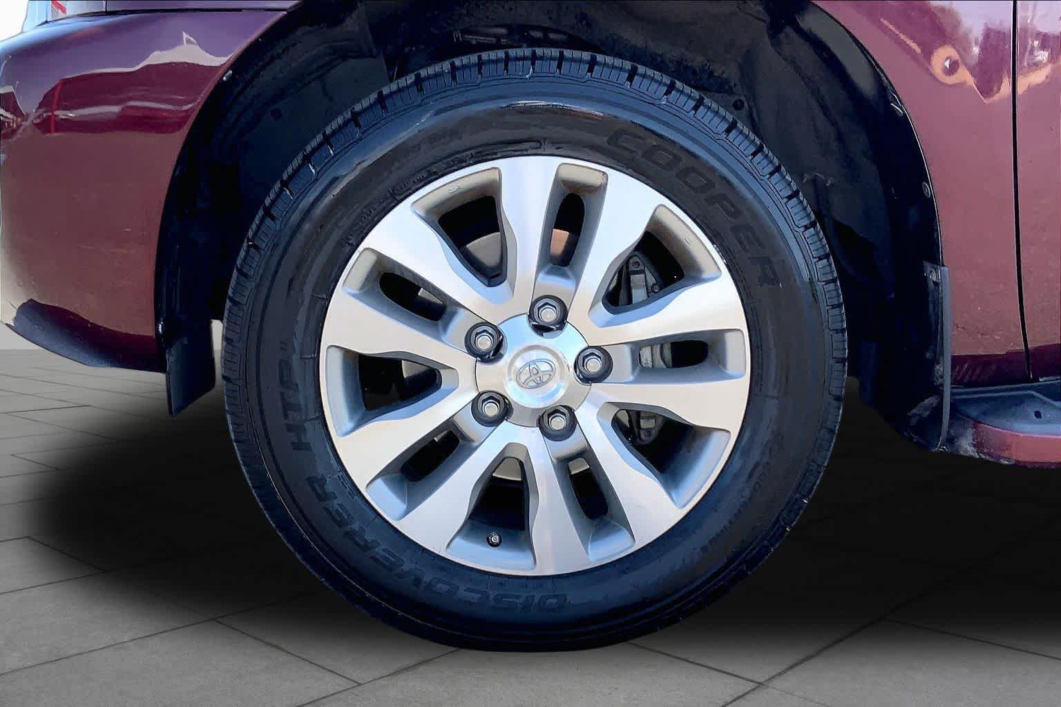 Used 2008 Toyota Sequoia Limited RWD image 10