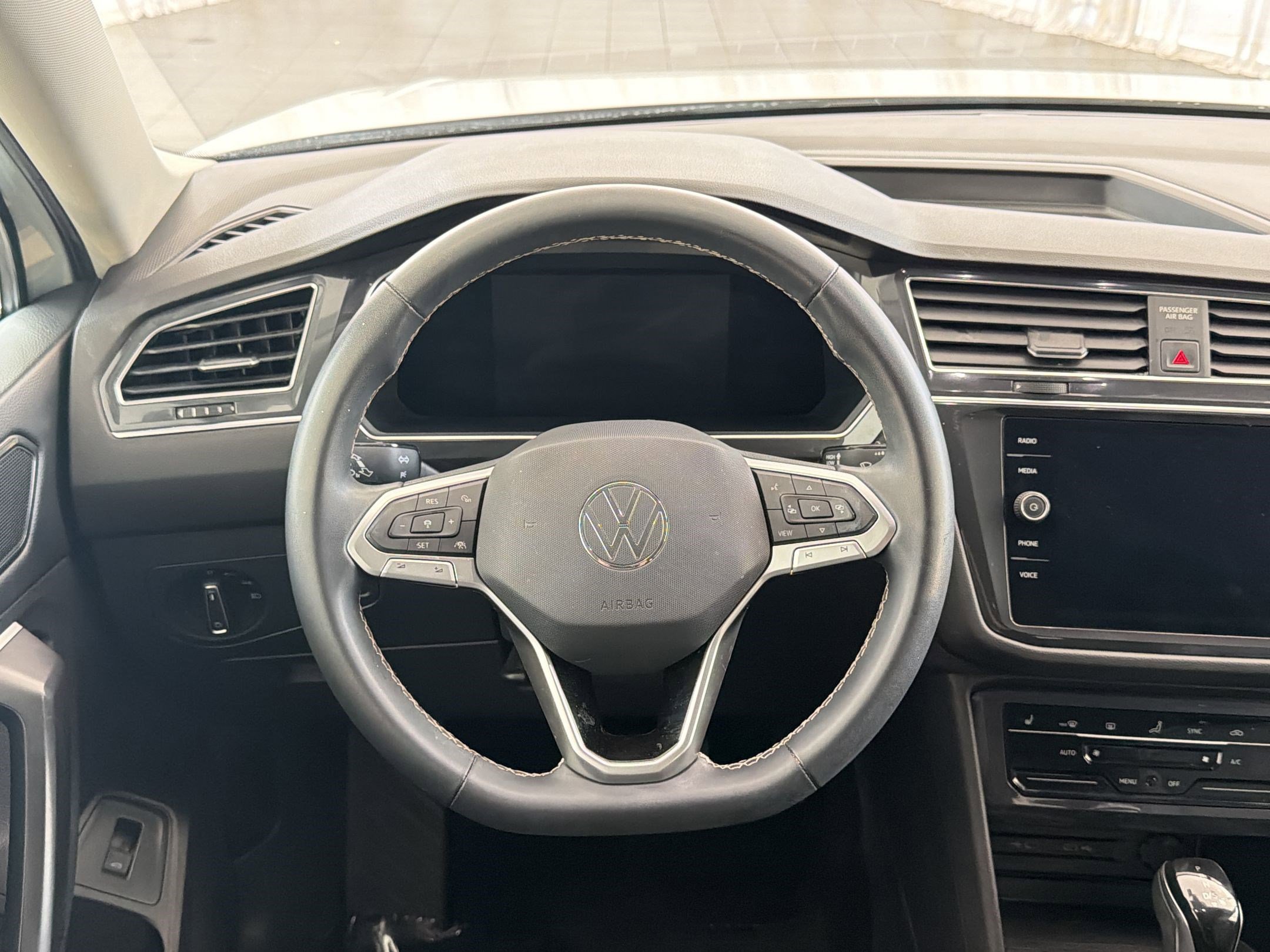 Used 2022 Volkswagen Tiguan SE FWD image 16