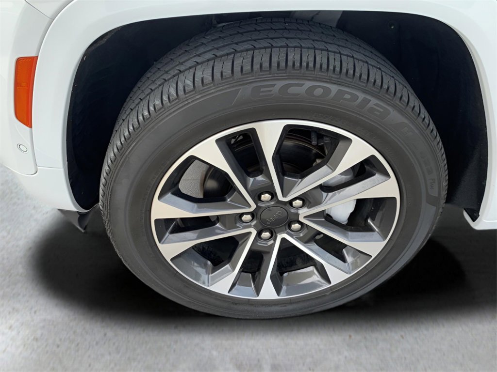 Used 2022 Jeep Grand Cherokee Overland w/ Luxury Tech Group IV image 12