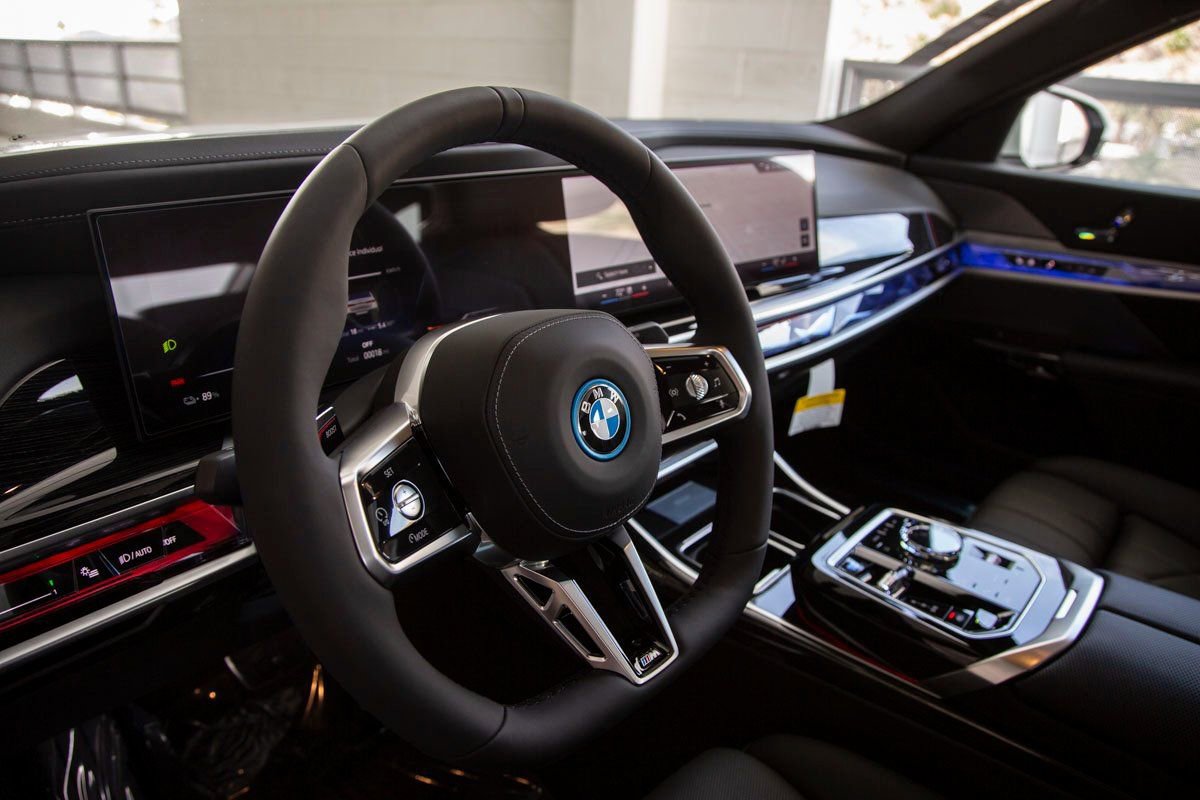 Used 2025 BMW i7 xDrive60 w/ Executive Package AWD/4WD image 17