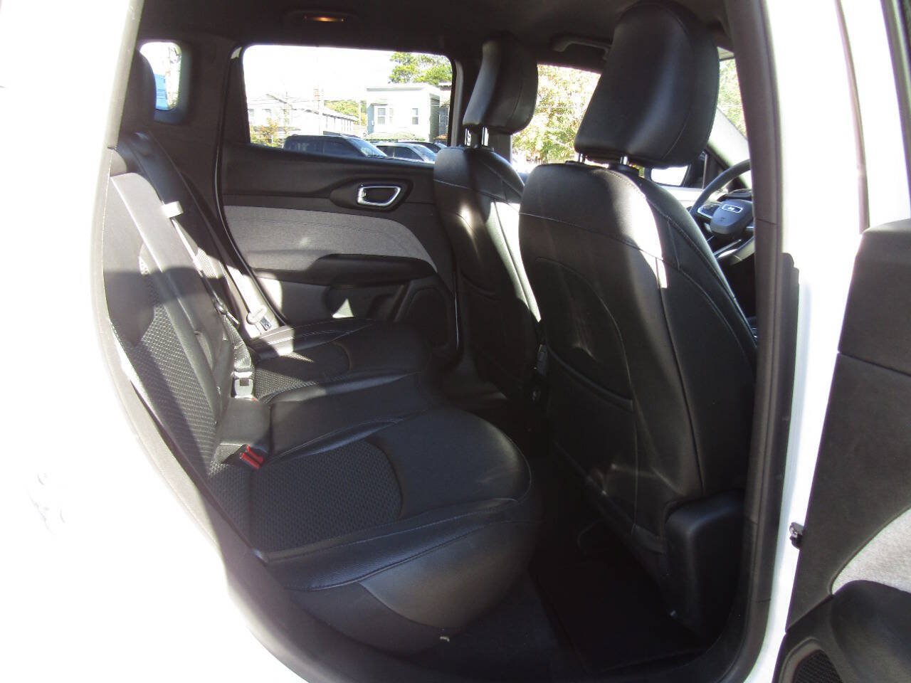 Used 2024 Jeep Compass Latitude AWD/4WD image 21