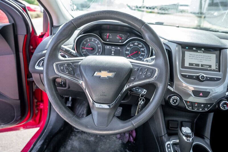 Used 2017 Chevrolet Cruze LT FWD image 11