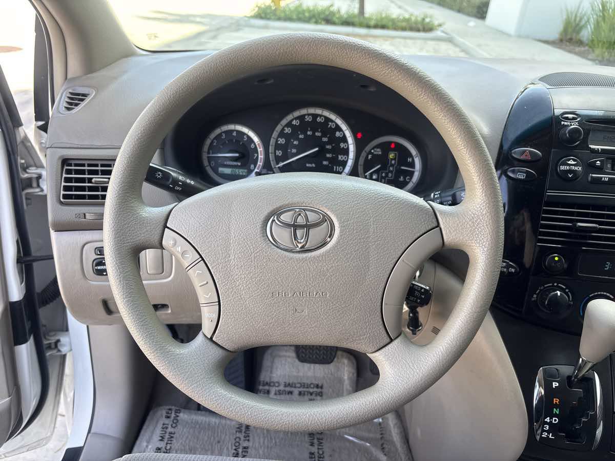 Used 2005 Toyota Sienna LE FWD image 19