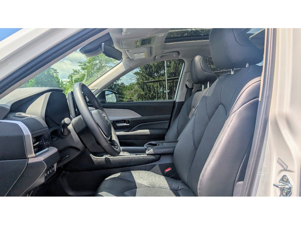 Used 2024 Toyota Grand Highlander Limited image 14