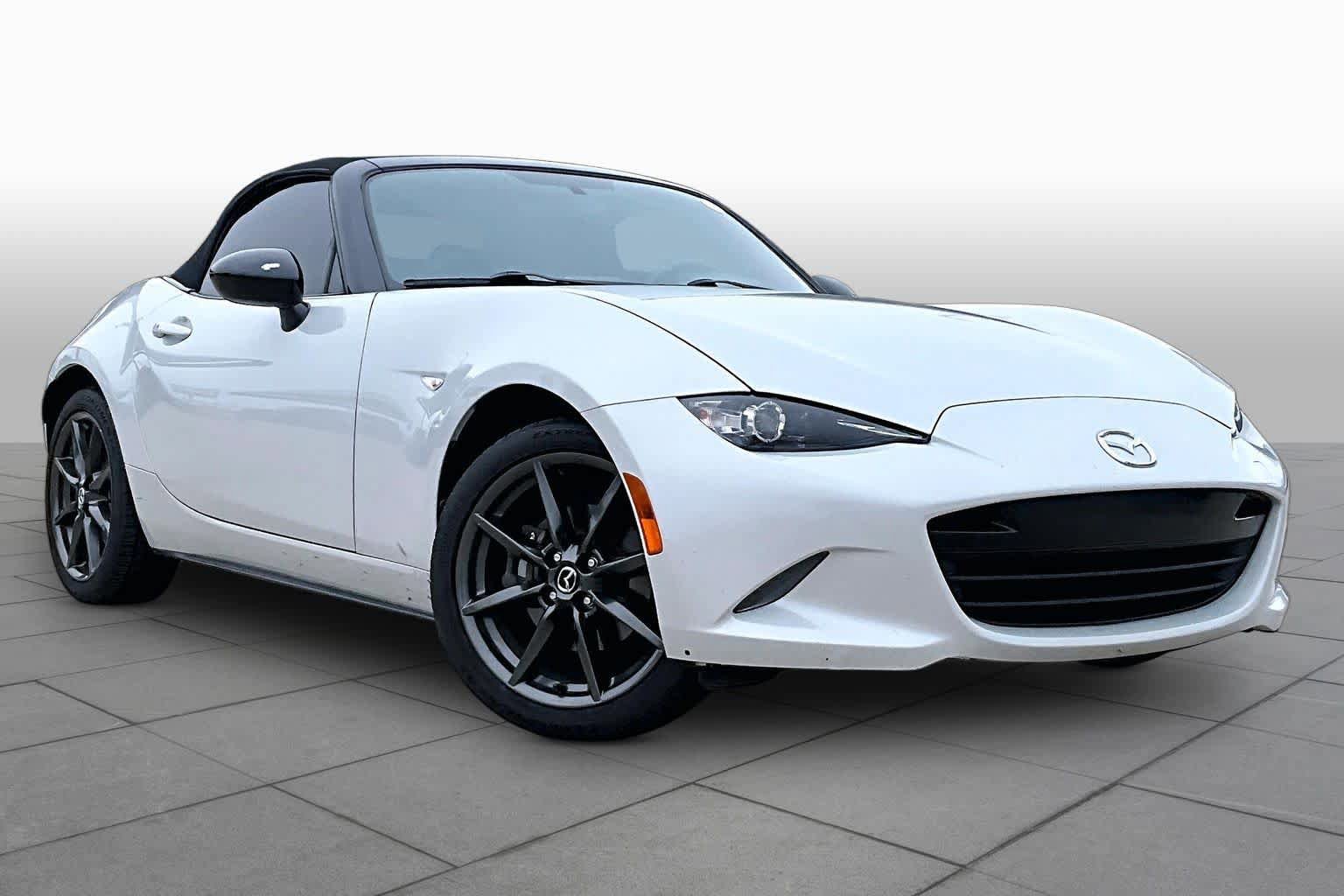 Used 2017 MAZDA MX-5 Miata Club RWD image 3