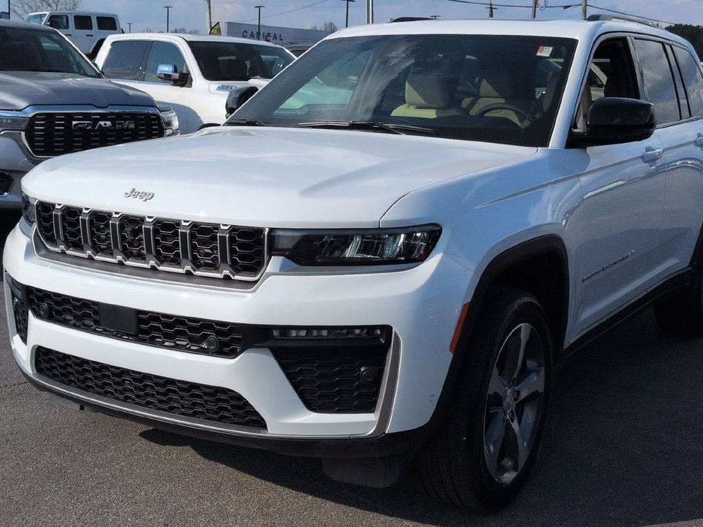 New 2026 Jeep Grand Cherokee Limited w/ Luxury Tech Group II AWD/4WD image 4