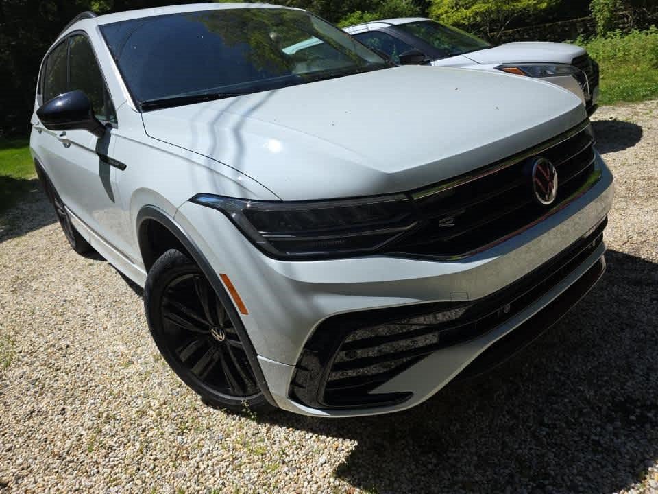 Used 2022 Volkswagen Tiguan SE R-Line AWD/4WD image 2