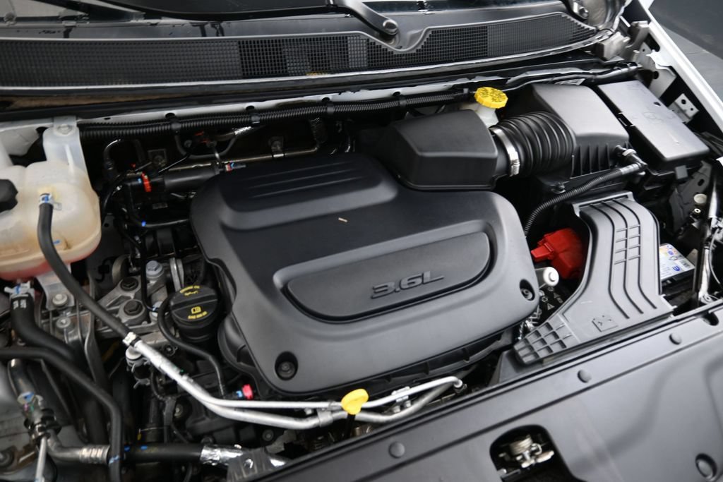 Used 2025 Chrysler Pacifica Limited FWD image 16