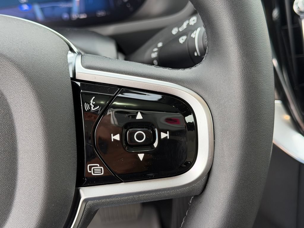 New 2026 Volvo XC90 B6 Plus w/ Protection Package Premier AWD/4WD image 18