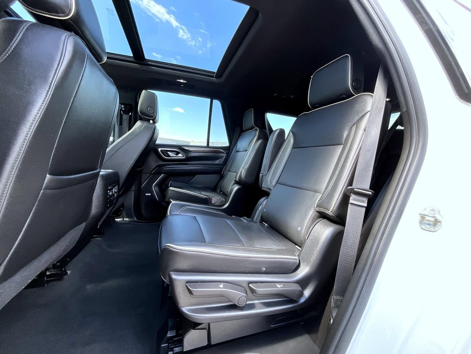 Used 2021 Chevrolet Tahoe Premier w/ Premium Package AWD/4WD image 25