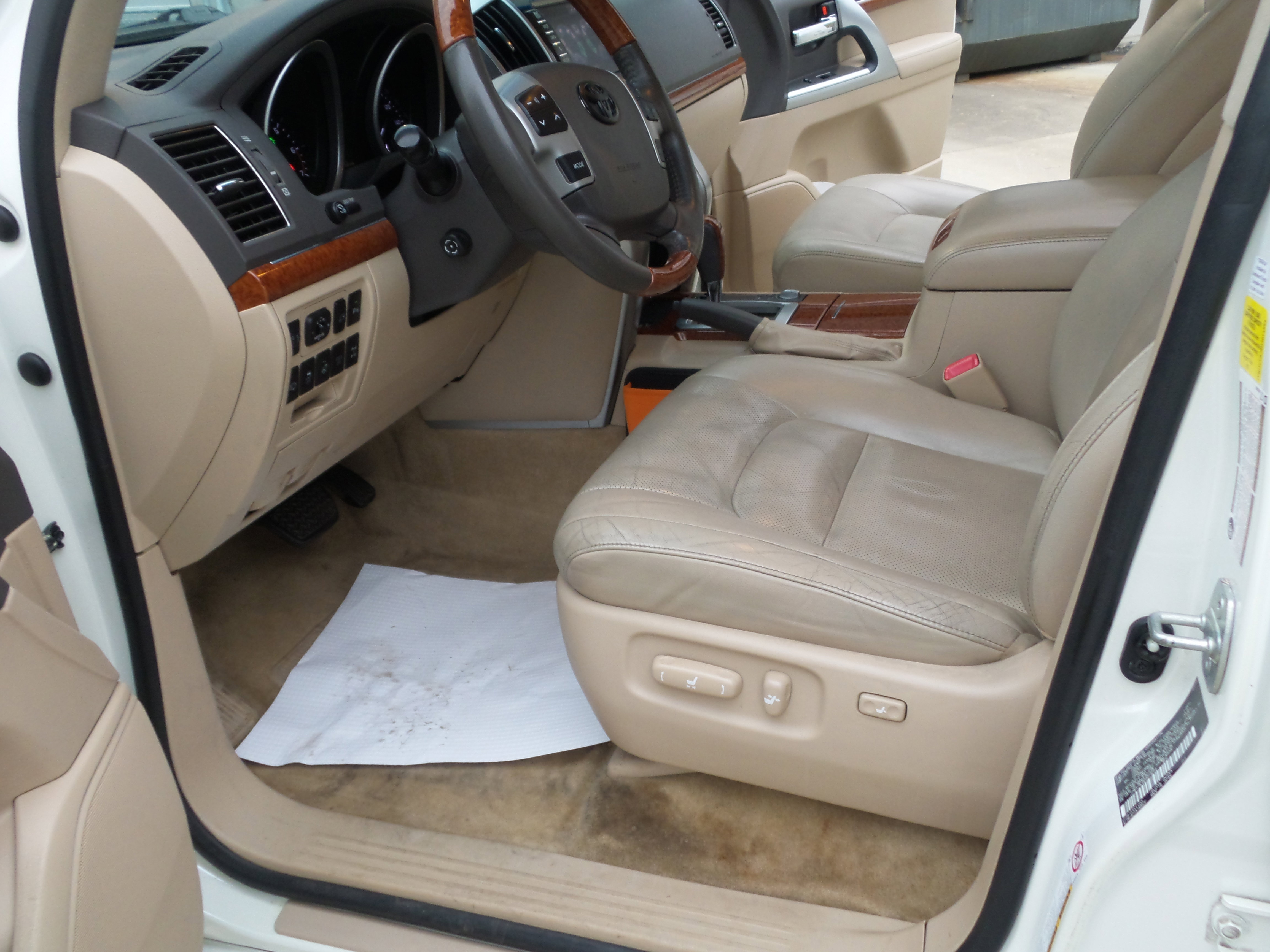 Used 2013 Toyota Land Cruiser image 12