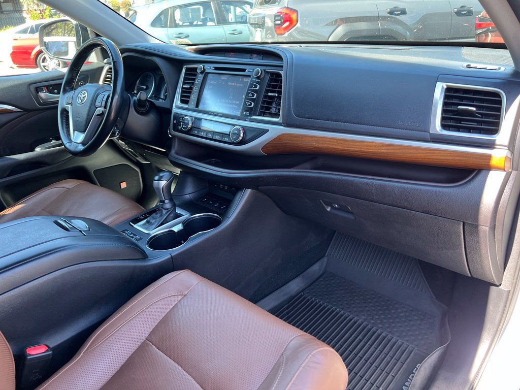 Certified 2018 Toyota Highlander Limited Platinum AWD/4WD image 27