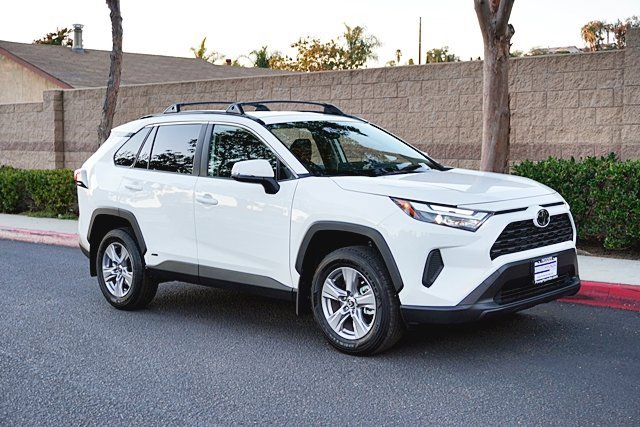 Used 2025 Toyota RAV4 LE image 6