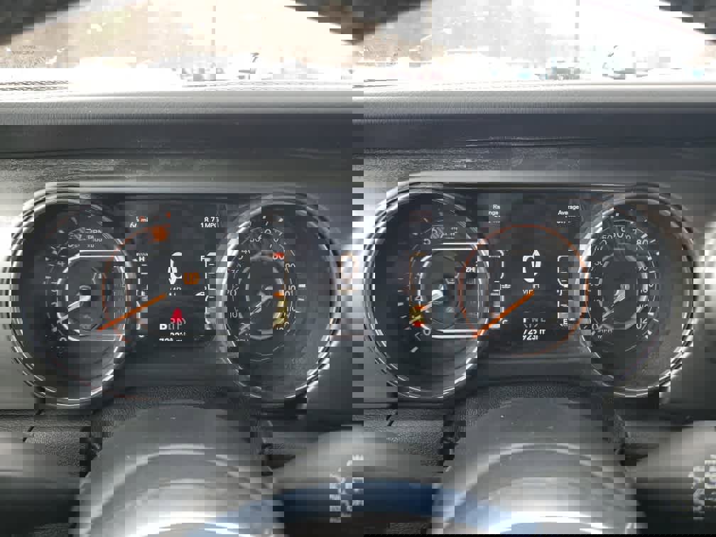 Used 2020 Jeep Wrangler Unlimited Sahara image 25