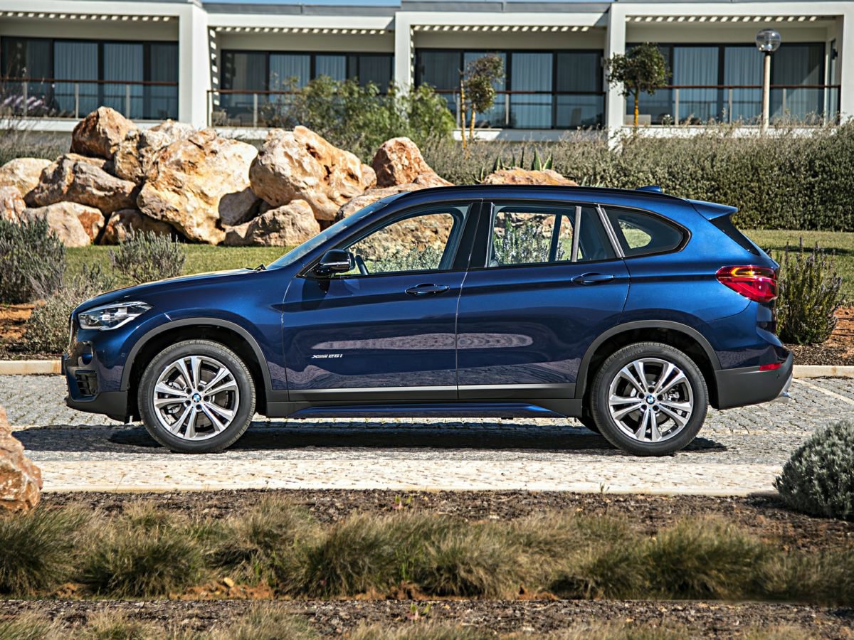 Used 2019 BMW X1 xDrive28i w/ Convenience Package image 1