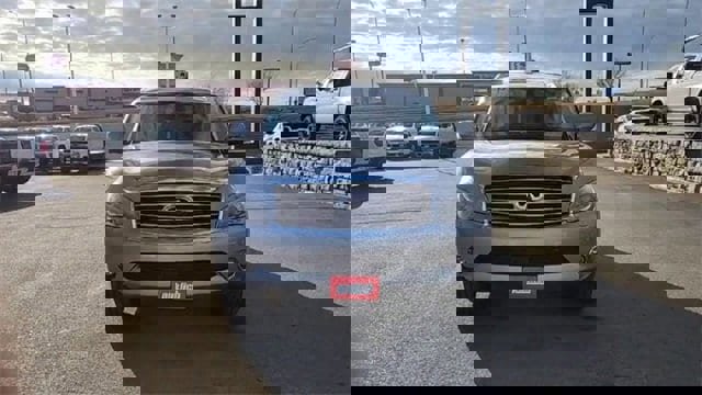 Used 2011 INFINITI QX56 7-Passenger w/ Deluxe Touring Pkg image 3