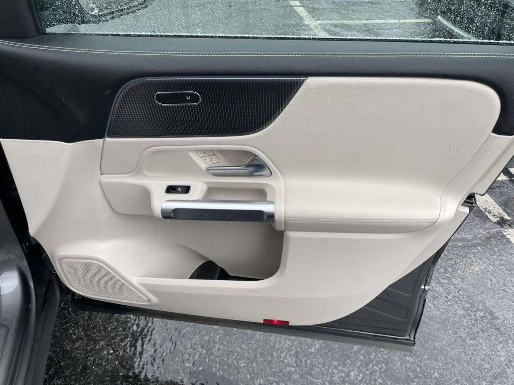 Used 2022 Mercedes-Benz GLB 250 image 45