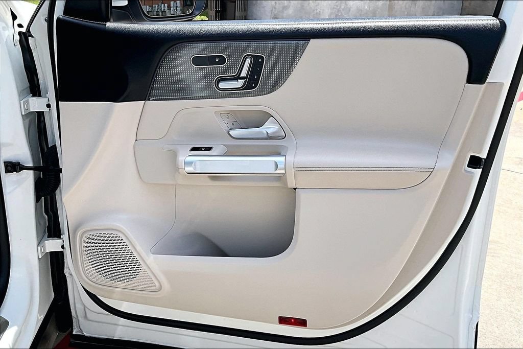 Used 2022 Mercedes-Benz GLB 250 image 25