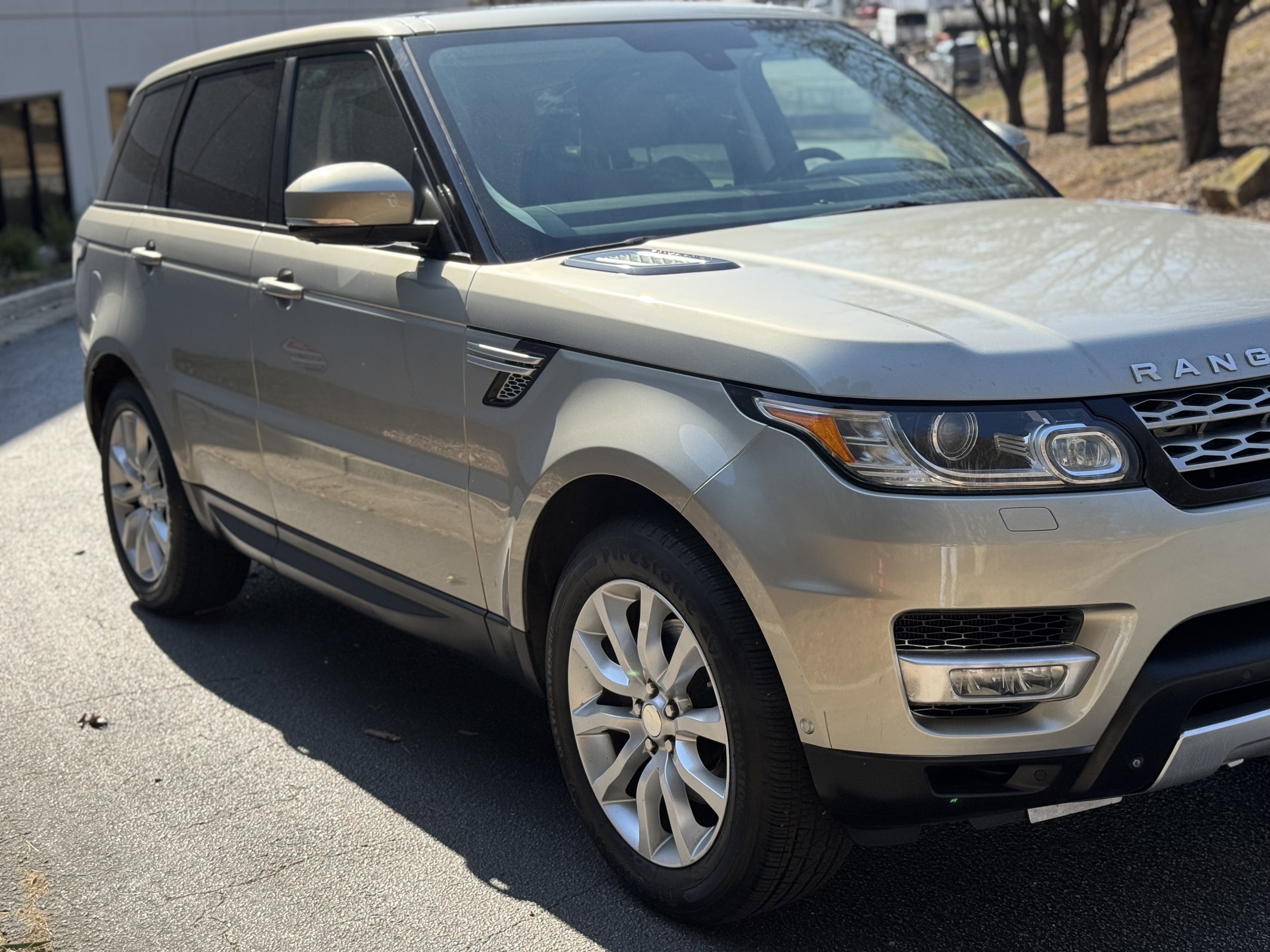 Used 2014 Land Rover Range Rover Sport HSE image 10