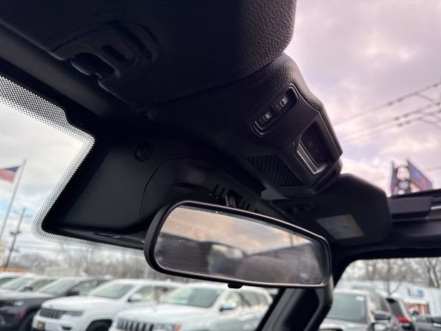 Used 2025 Jeep Wrangler Sport S image 39