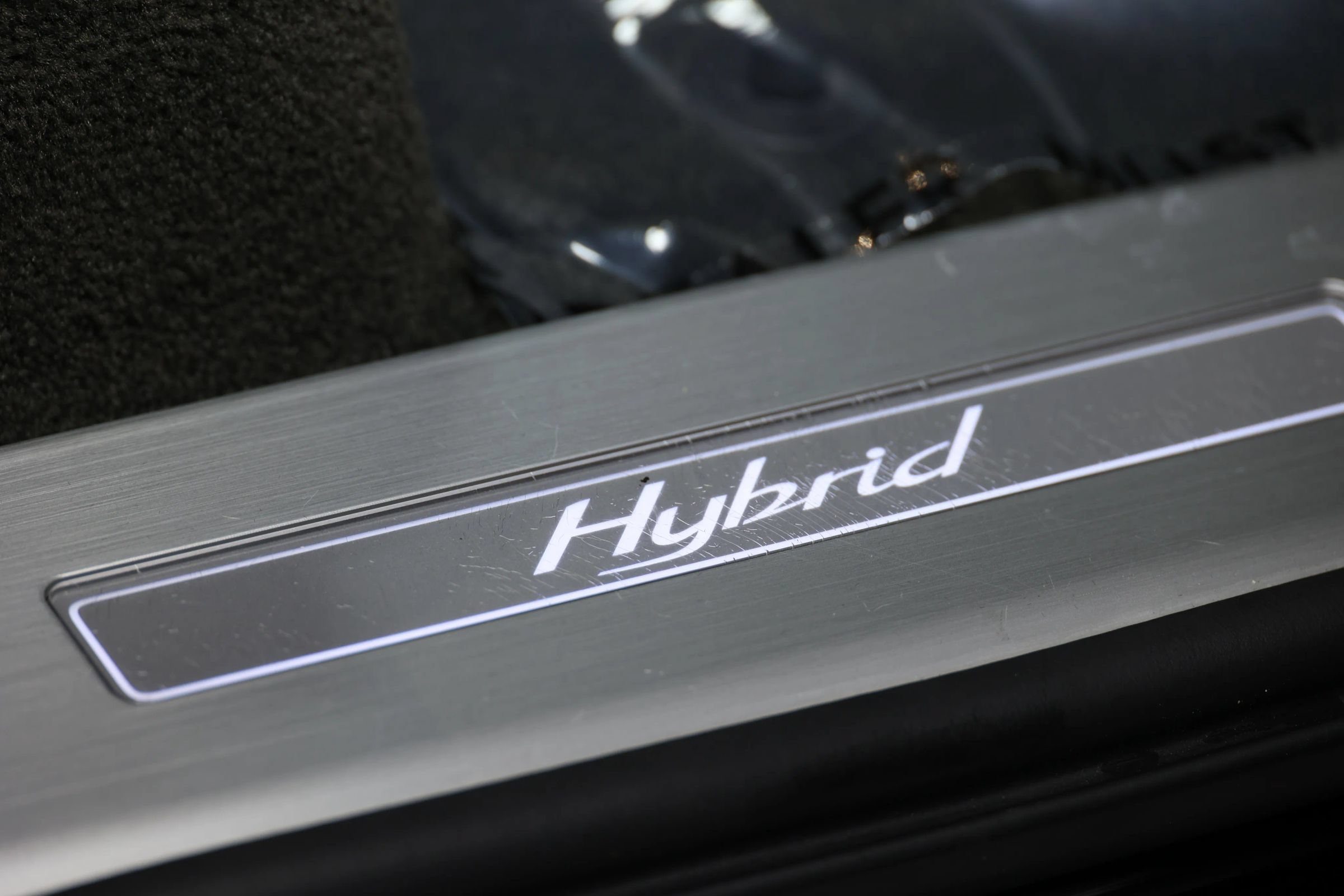 Used 2020 Bentley Bentayga Plug-In Hybrid AWD/4WD image 97