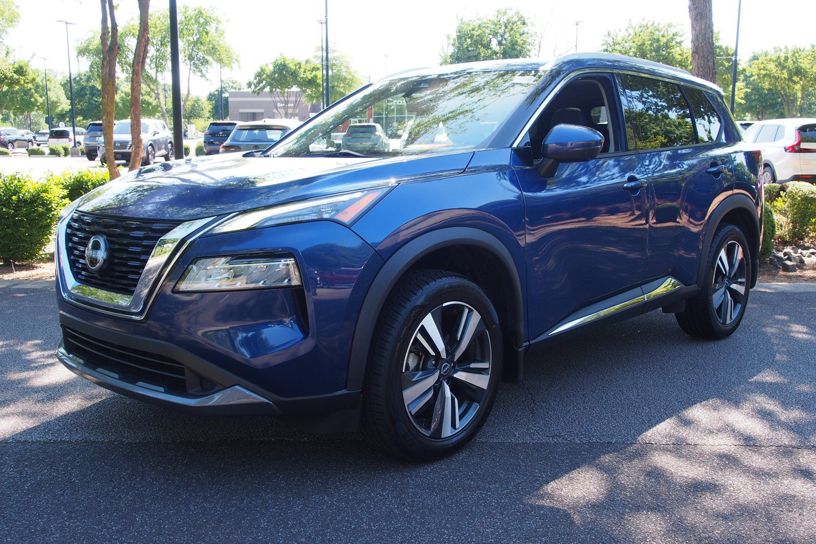 Used 2023 Nissan Rogue SL AWD/4WD image 3