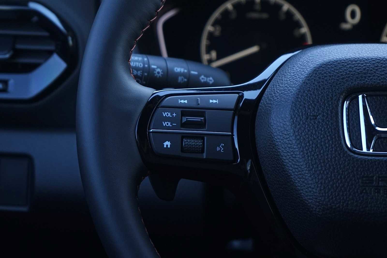 Used 2025 Honda Pilot TrailSport image 17