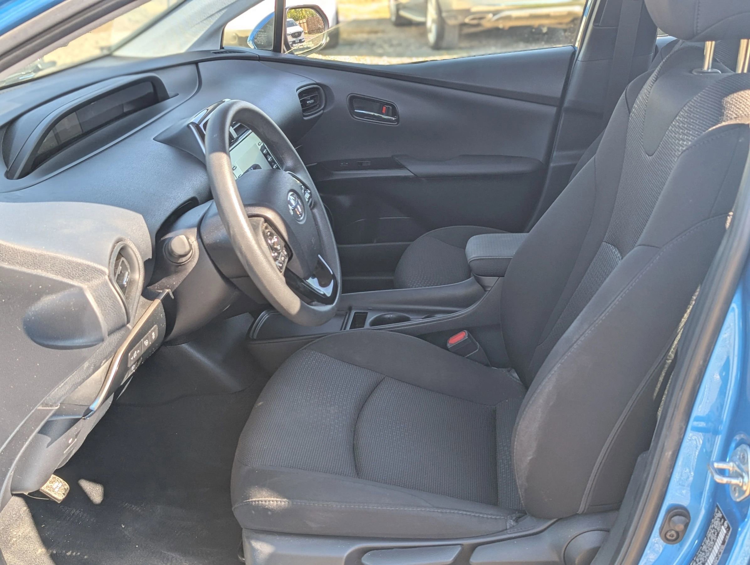 Used 2022 Toyota Prius LE image 23