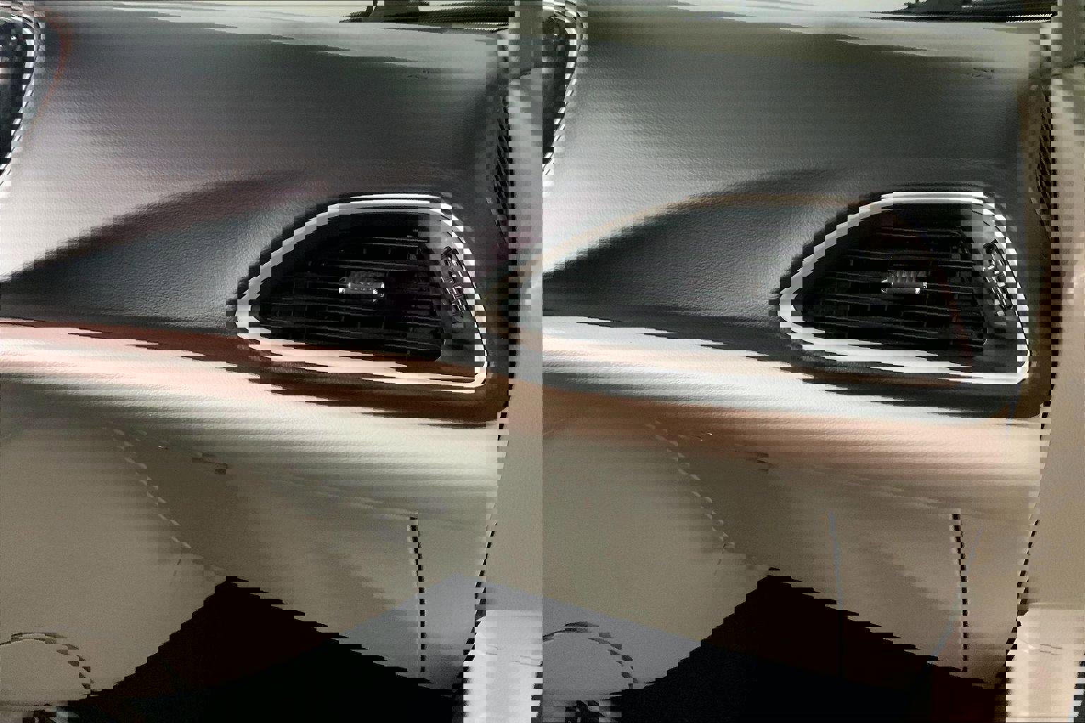 Used 2023 Chrysler Voyager LX image 16