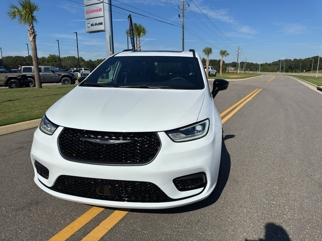 New 2026 Chrysler Pacifica Limited w/ S Appearance Package FWD image 6