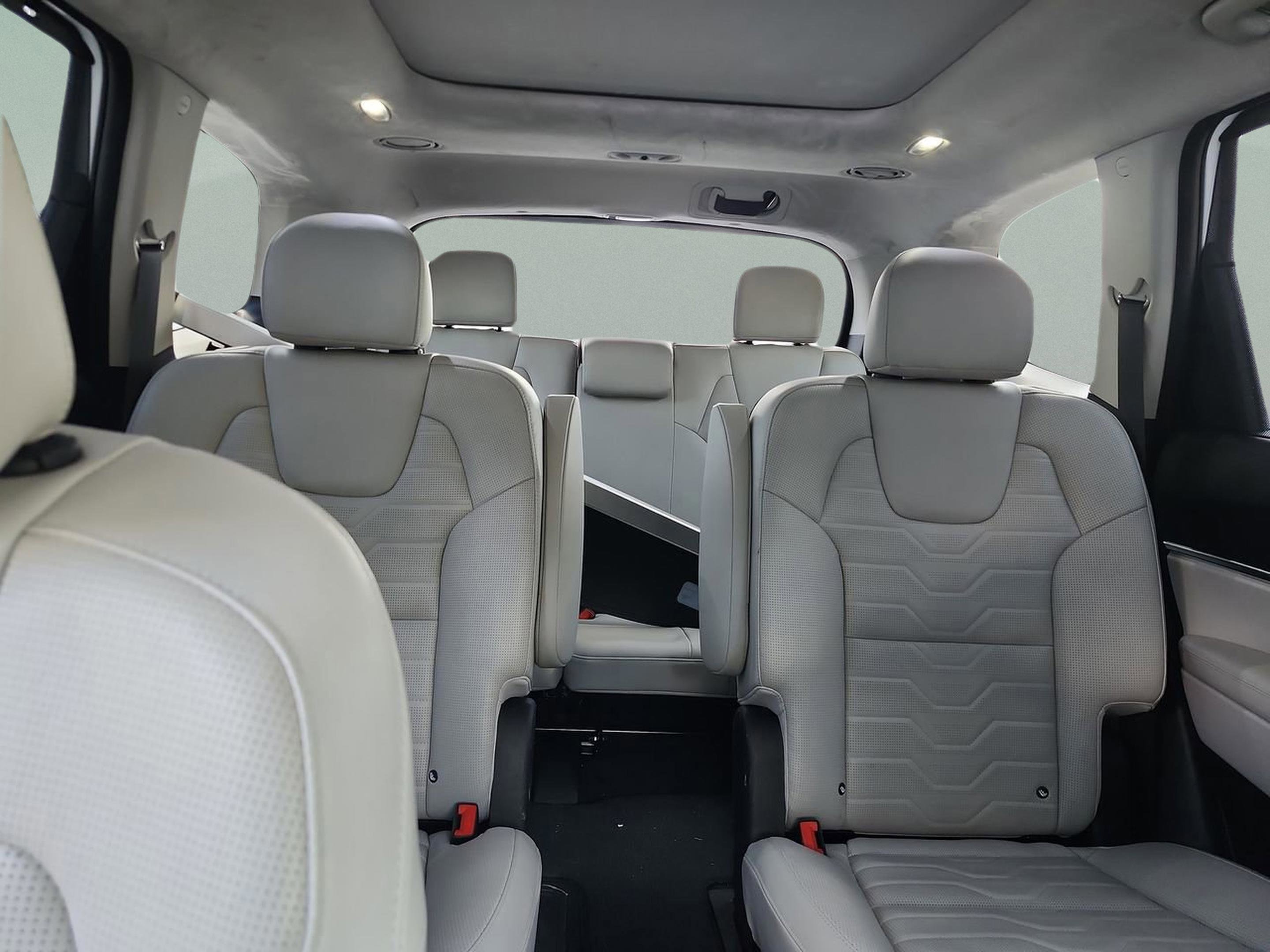 Used 2021 Kia Telluride SX w/ SX Prestige Package image 17