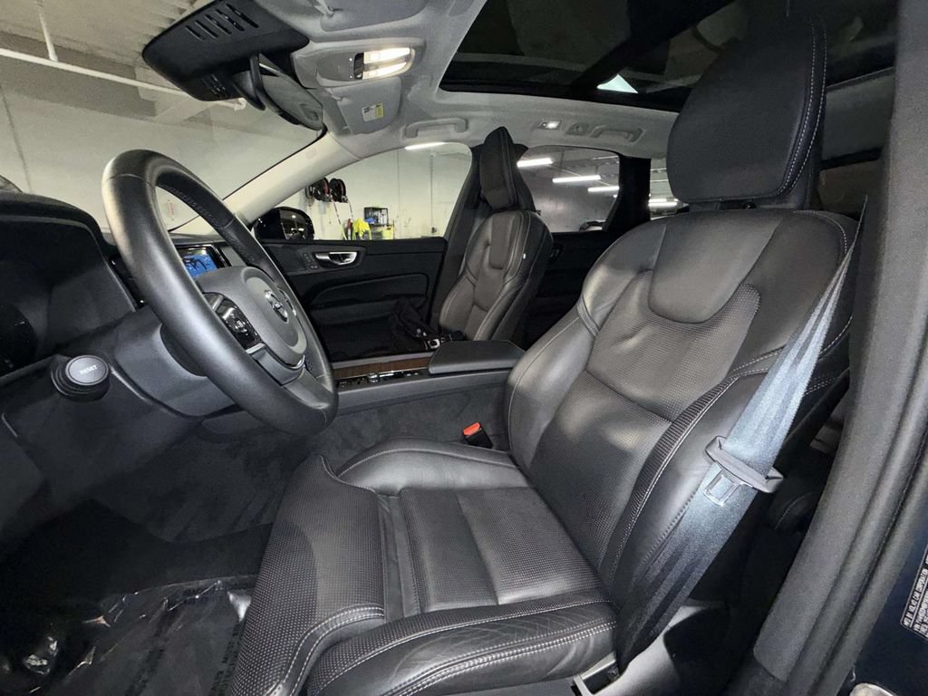 Used 2024 Volvo XC60 T8 Ultimate w/ Protection Package Premier AWD/4WD image 2