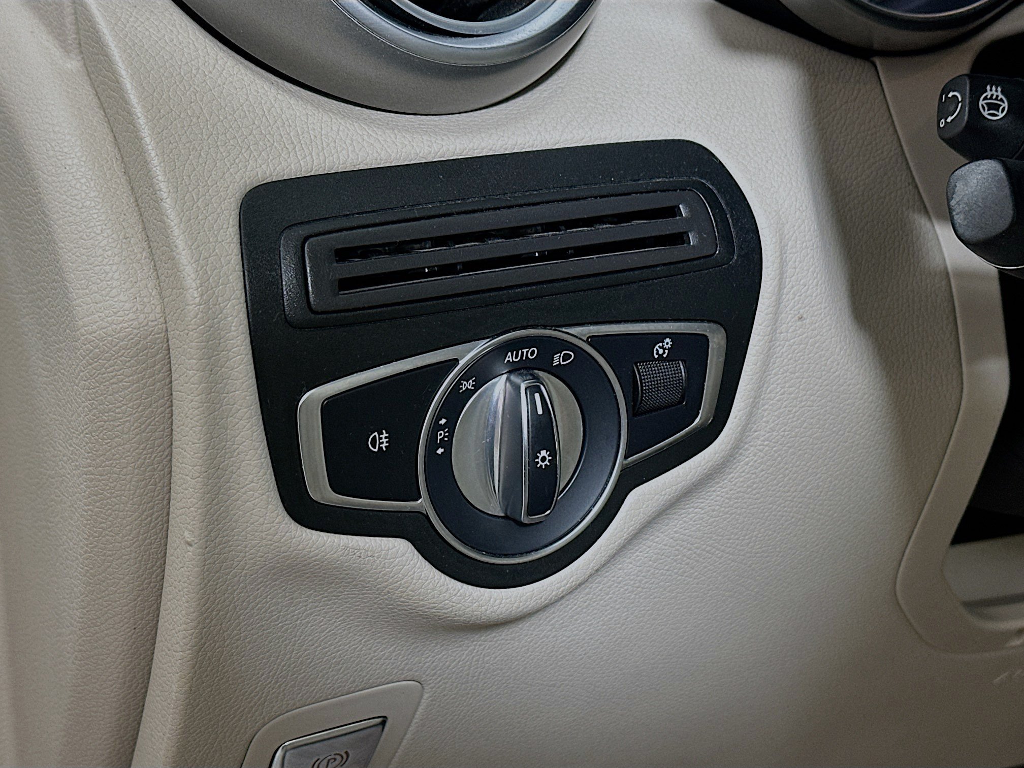 Certified 2018 Mercedes-Benz GLC 300 4MATIC image 10