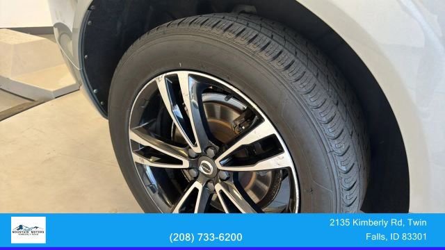 Used 2018 Volvo XC60 T6 Momentum w/ Vision Package AWD/4WD image 15