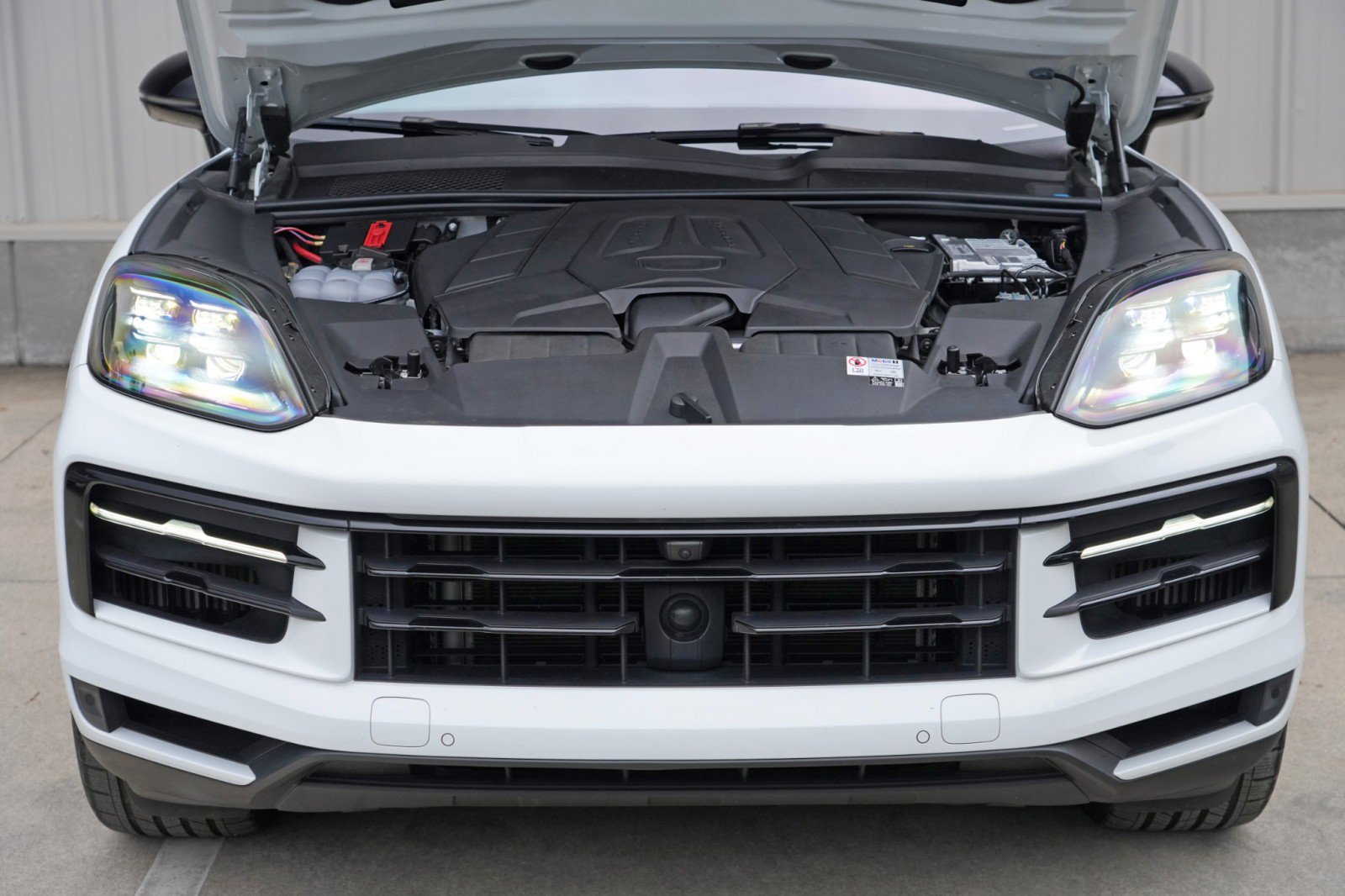Used 2024 Porsche Cayenne AWD/4WD image 8