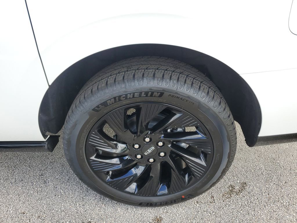 New 2025 Lincoln Navigator L Reserve w/ Jet Appearance Package image 9