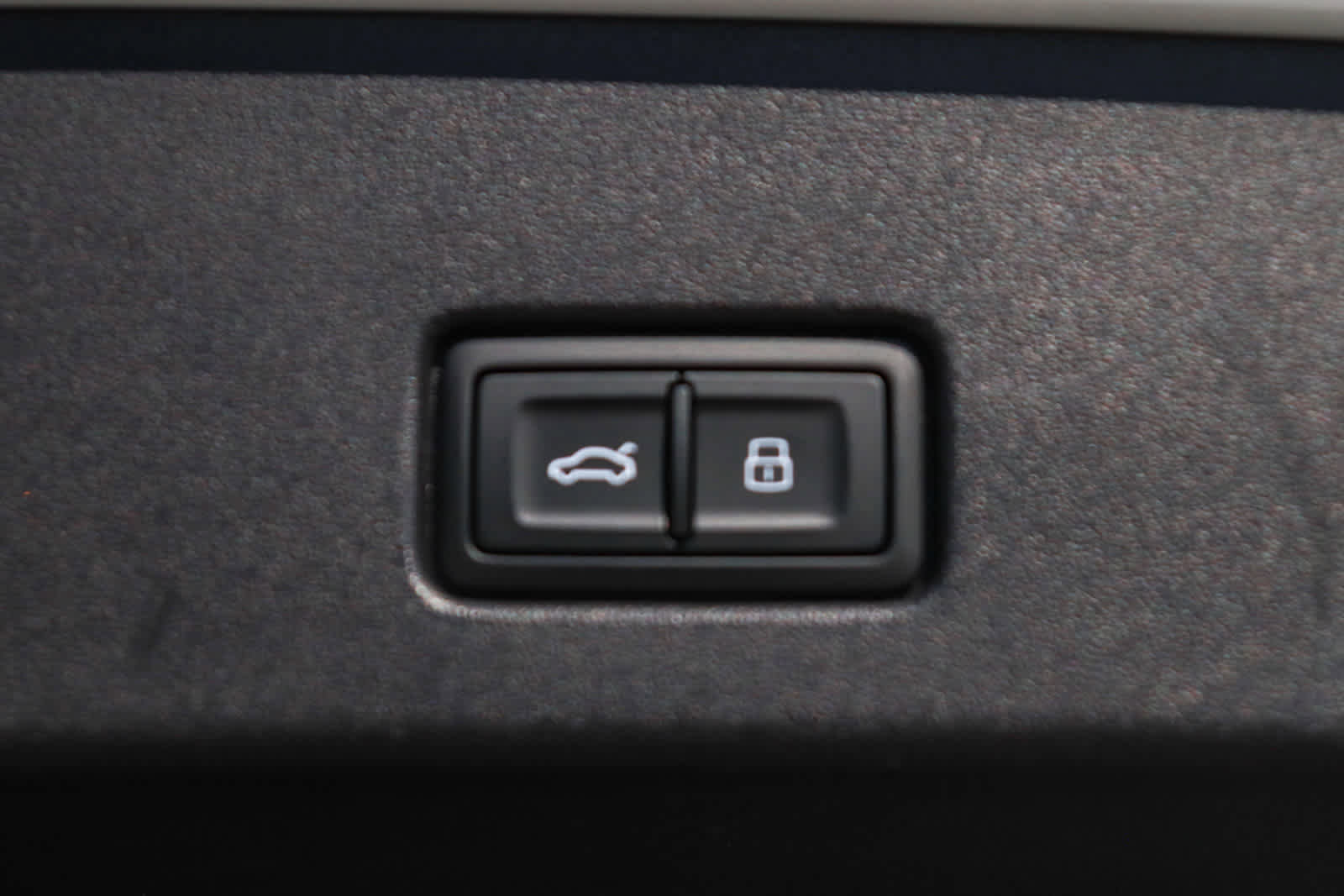 Used 2023 Audi Q4 e-tron Prestige image 39