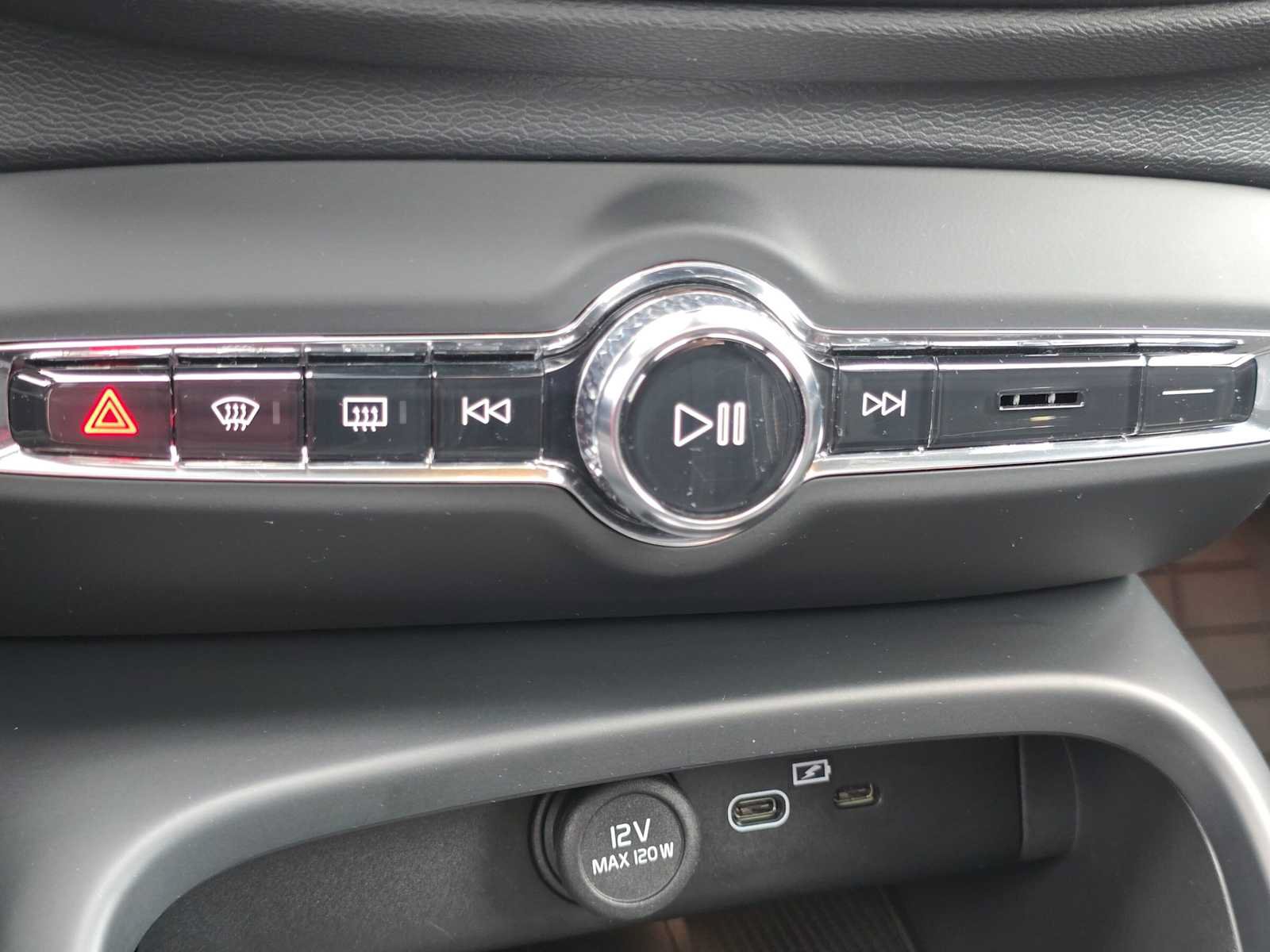 Certified 2023 Volvo C40 P8 Recharge Ultimate w/ Protection Package Premier AWD/4WD image 30