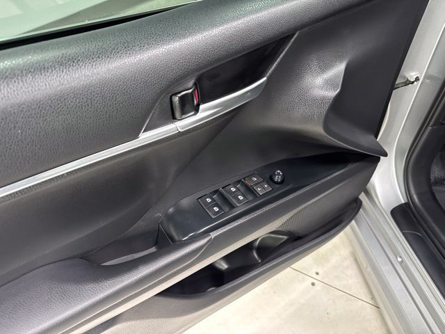 Used 2019 Toyota Camry SE FWD image 10