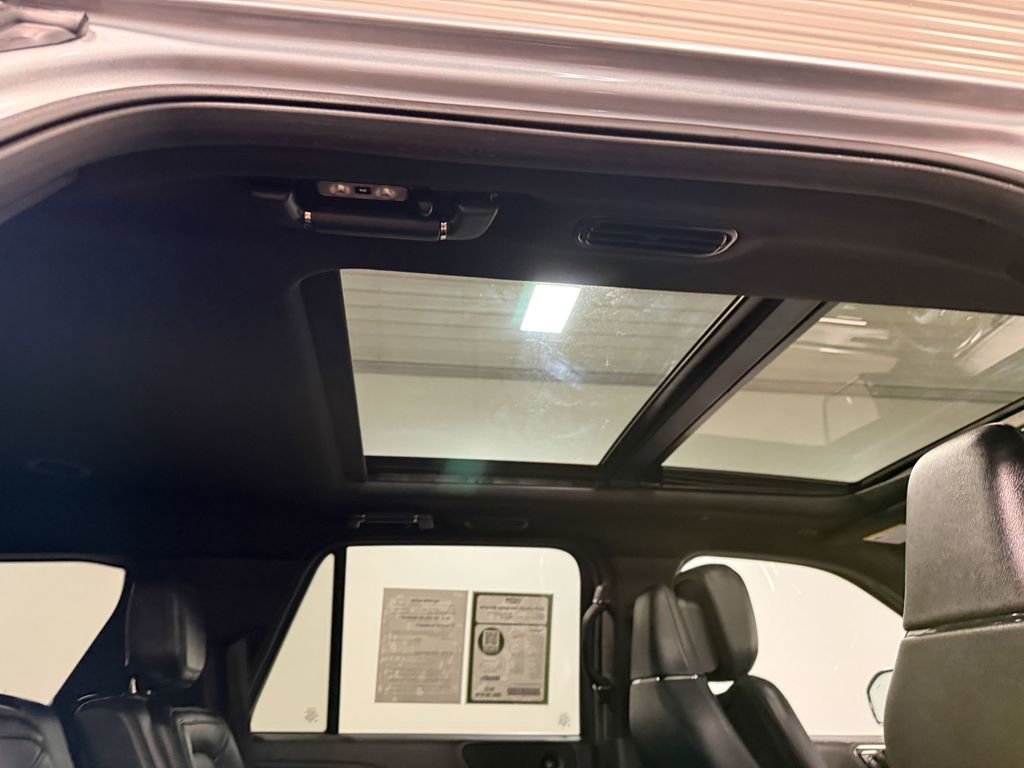 Used 2023 Lincoln Navigator Reserve image 16