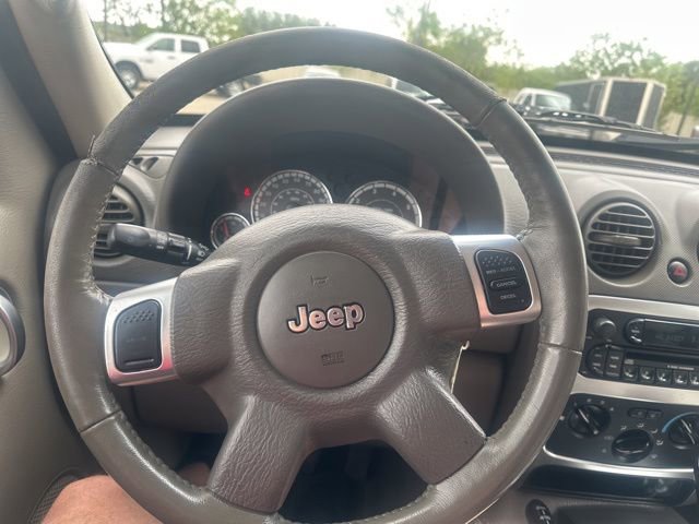 Used 2005 Jeep Liberty Limited AWD/4WD image 28