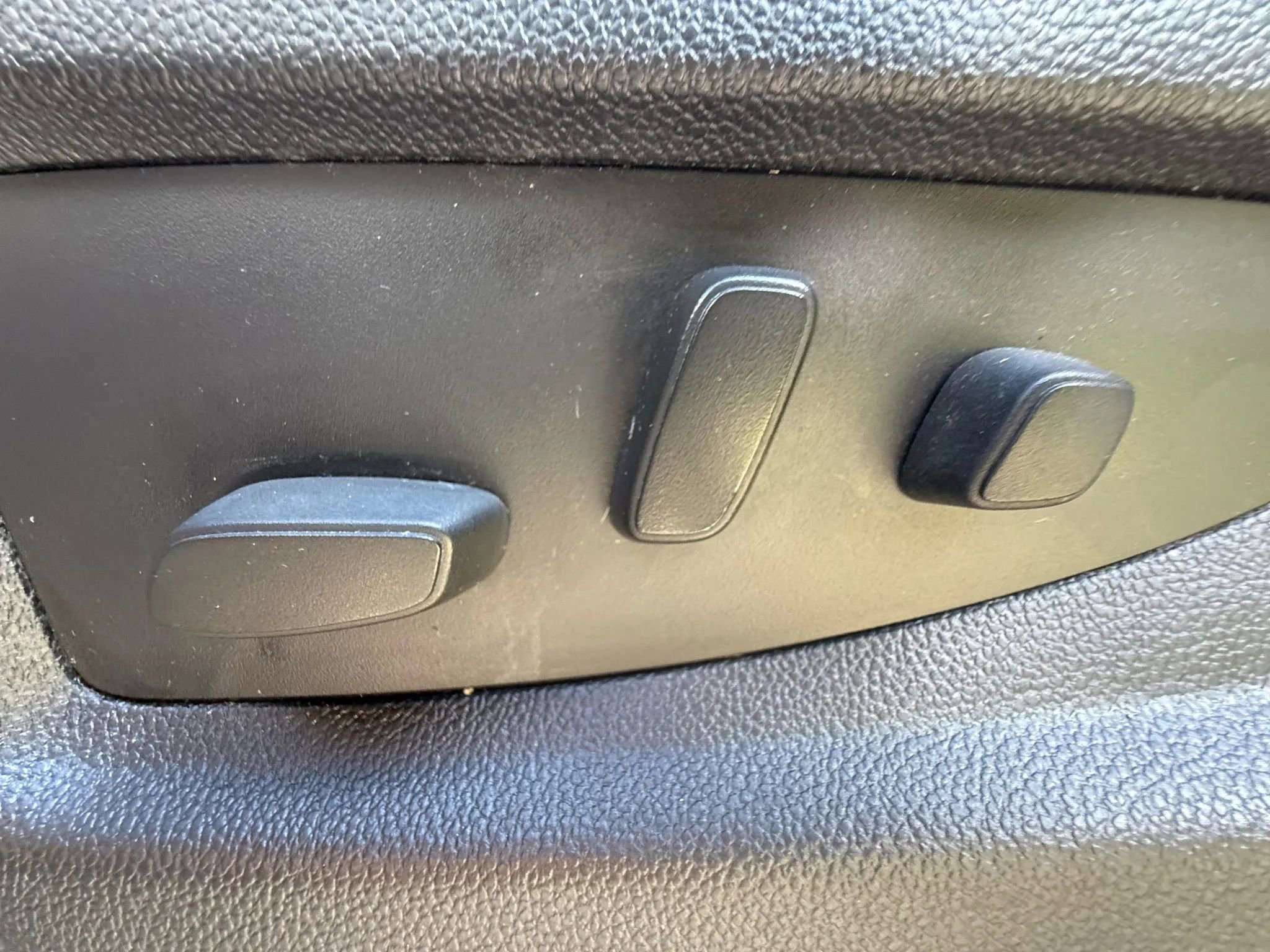 Used 2015 GMC Yukon SLT w/ HD Trailering Package image 13