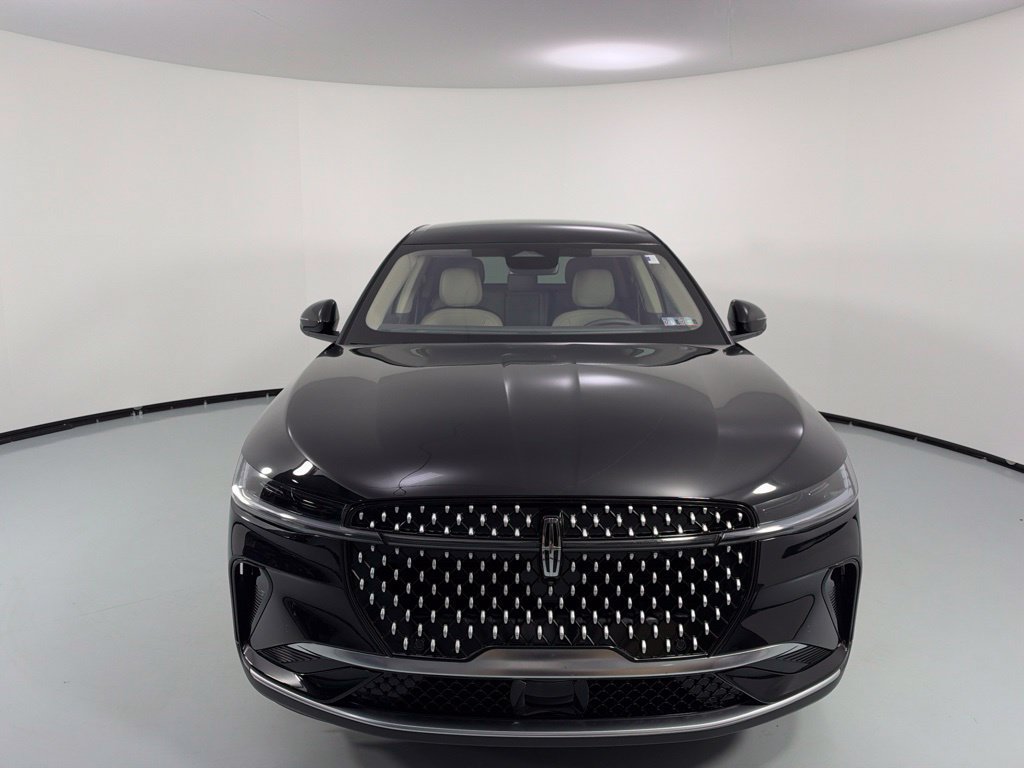 Used 2025 Lincoln Nautilus Premier AWD/4WD image 2
